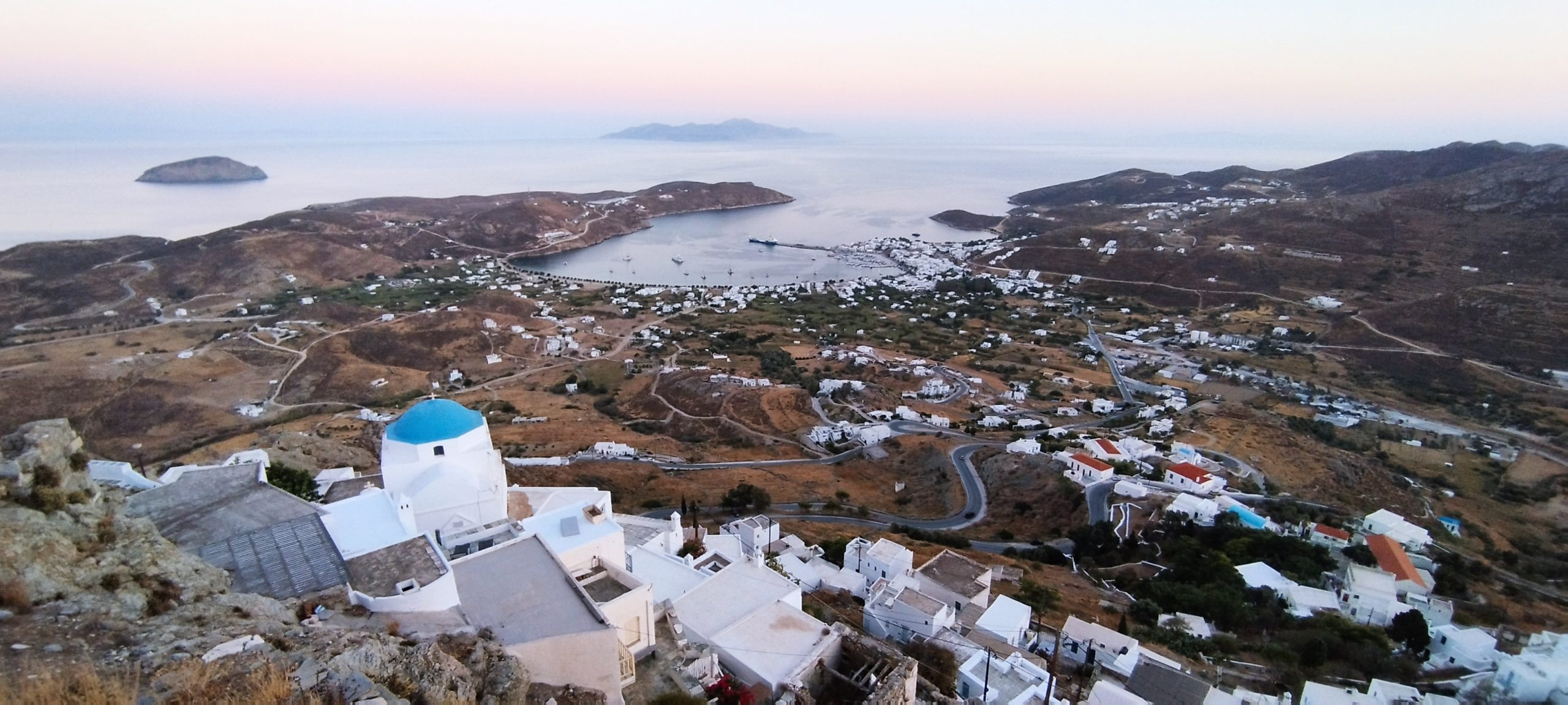 Private sailing in the Cyclades — sailing in the meltemi