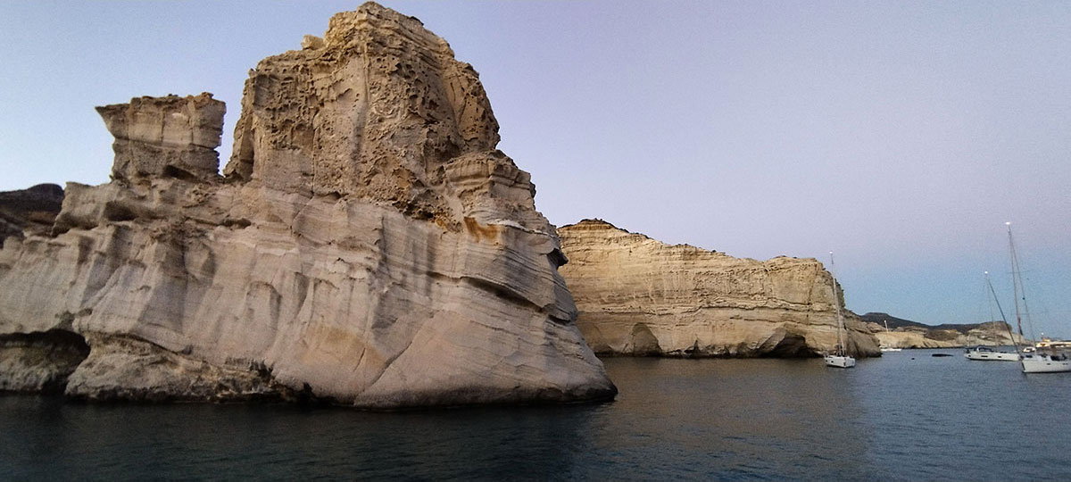 Los arcos de roca volcánica blanca de Kleftiko, en Milos