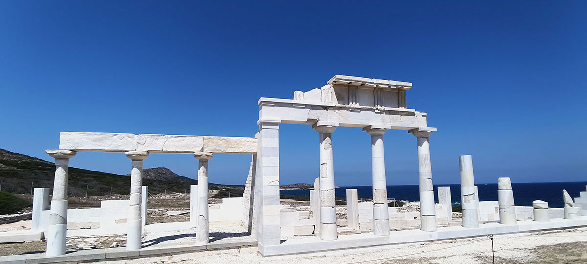 El islote deshabitado de Despotiko, frente a Antiparos