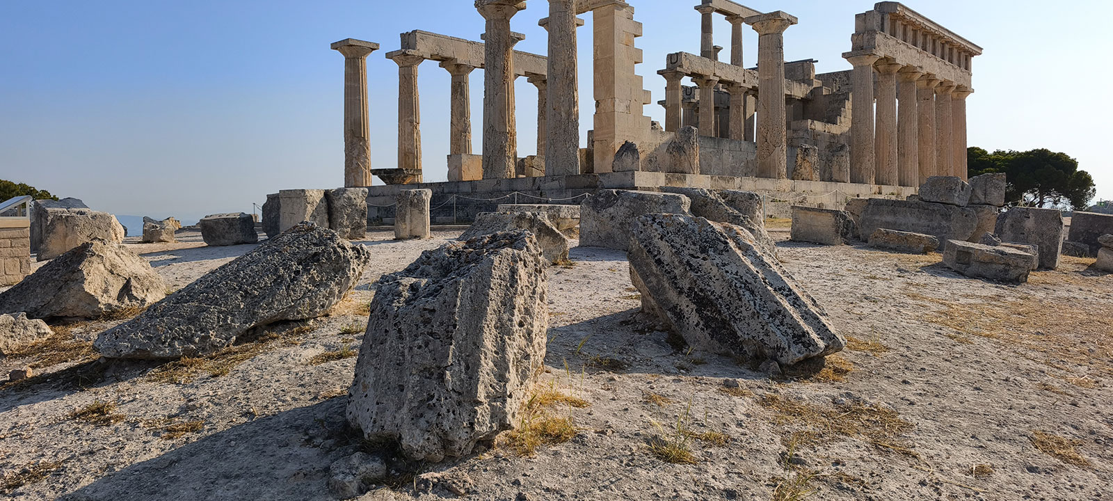 Les colonnes doriques du temple d'Aphaia, sur l'île d'Égine