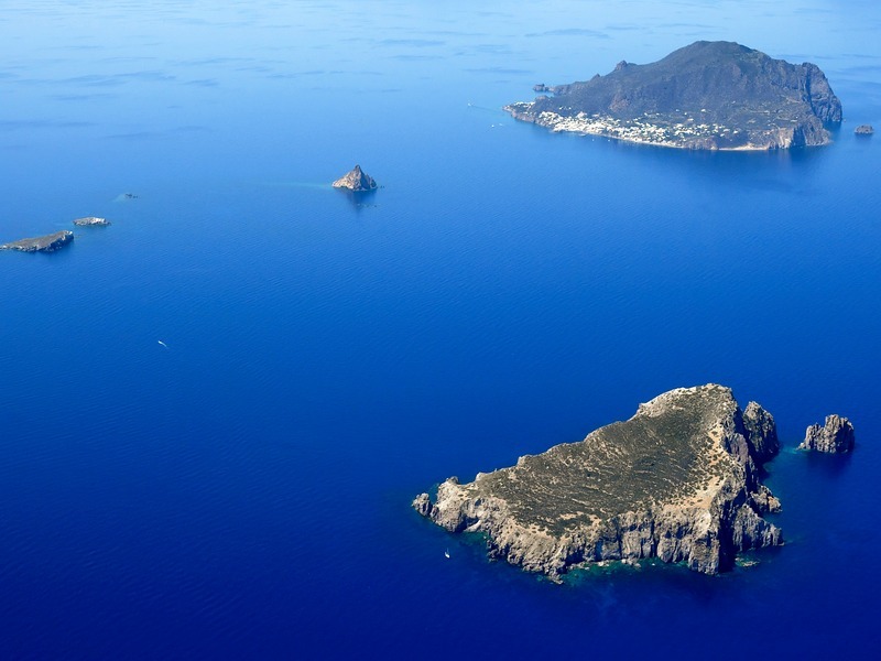 Aeolian Islands private sailing — Bottaro & Lisca Bianca islets
