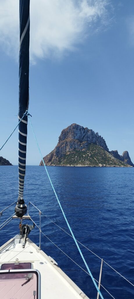 Travesía Barcelona Ibiza velero — Es Vedrà, la llegada a Ibiza