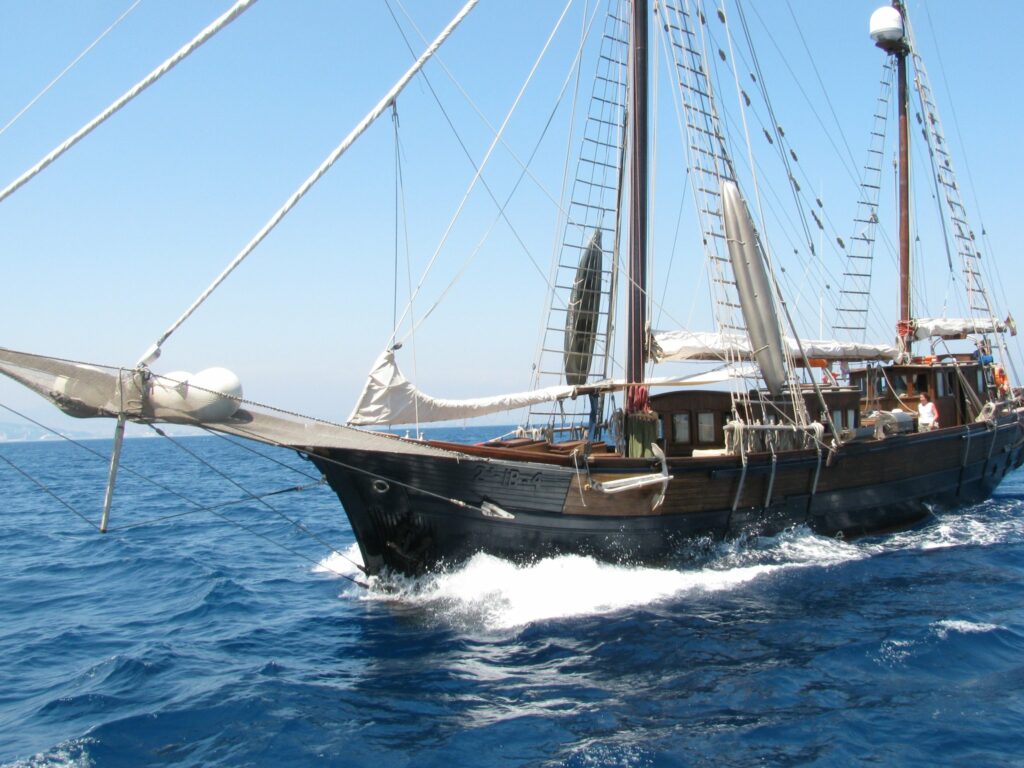 Travesía Barcelona Ibiza velero — Regata frente a Barcelona (foto Jordi Masague, CC BY-SA 2.0)